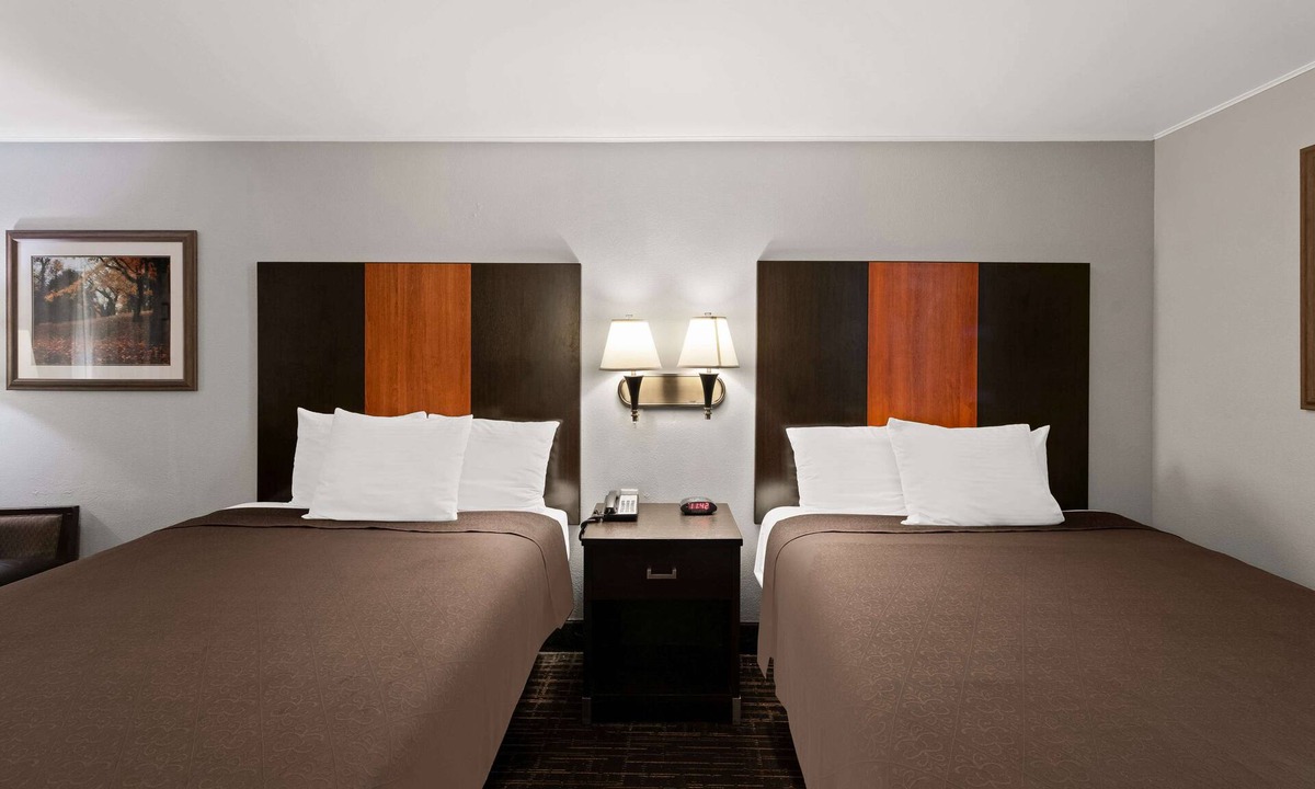 Grove City Hotel | Best Western Executive Inn