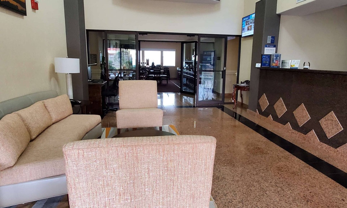 Madisonville Hotel | Best Western Executive Inn & Suites