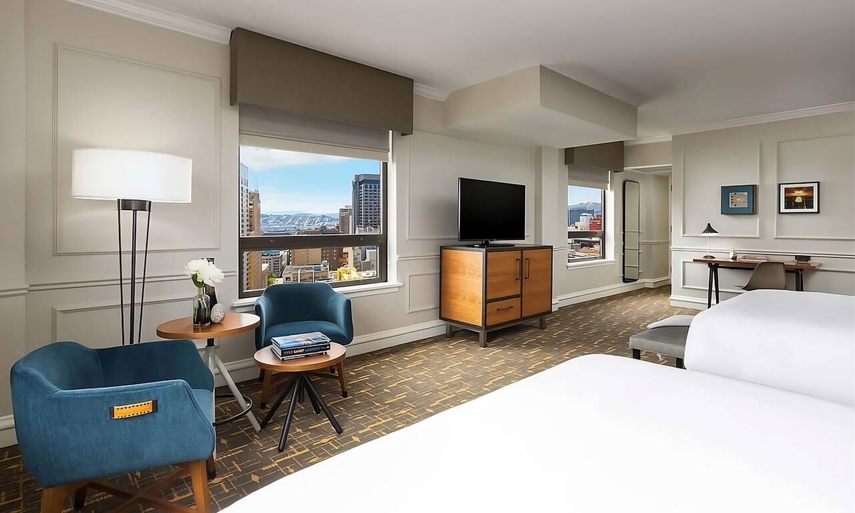 Lower Nob Hill Hotel | Better Choice for your Vacation! Pets Allowed, Bike Rentals, Onsite Dining
