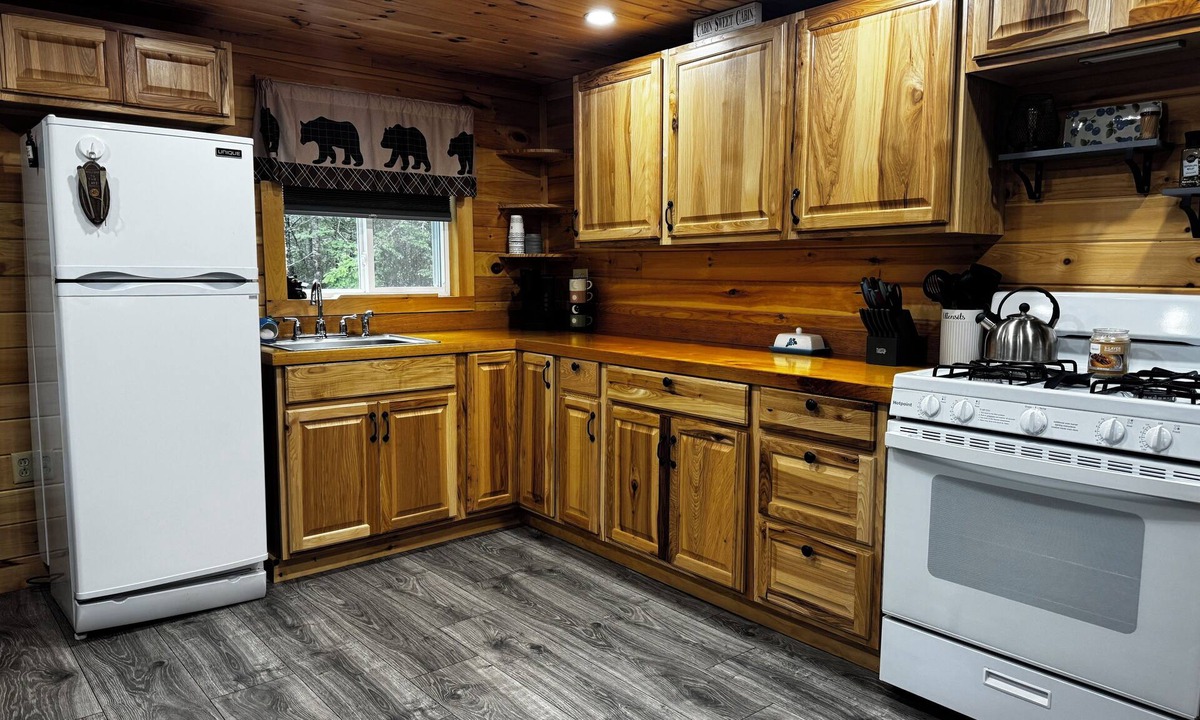 Robbinston House | Blueberry Hill Lakeside Retreat. Family/pet friendly.