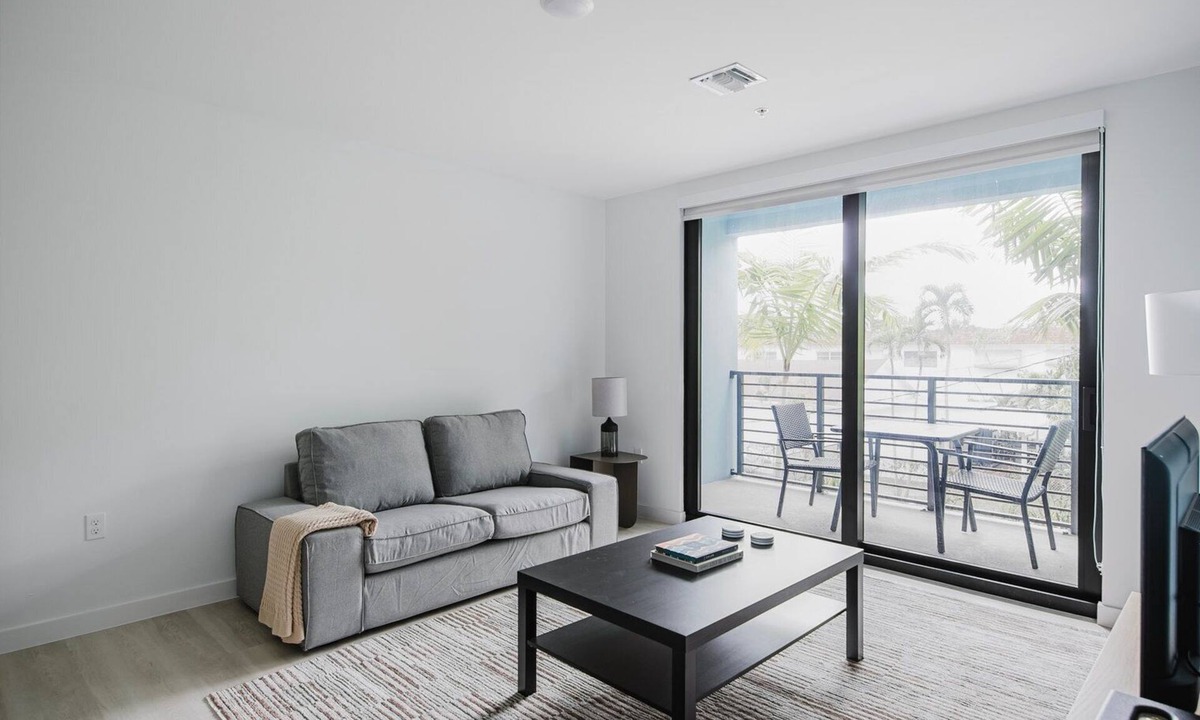 Little Ranches Apartment | Blueground | Hollywood, pool & w/d, nr beach