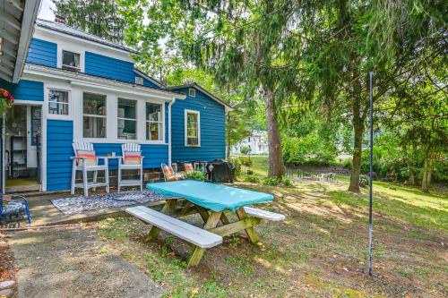 Sherrodsville House | Boat & Unwind! Charming Atwood Lake Farmhouse