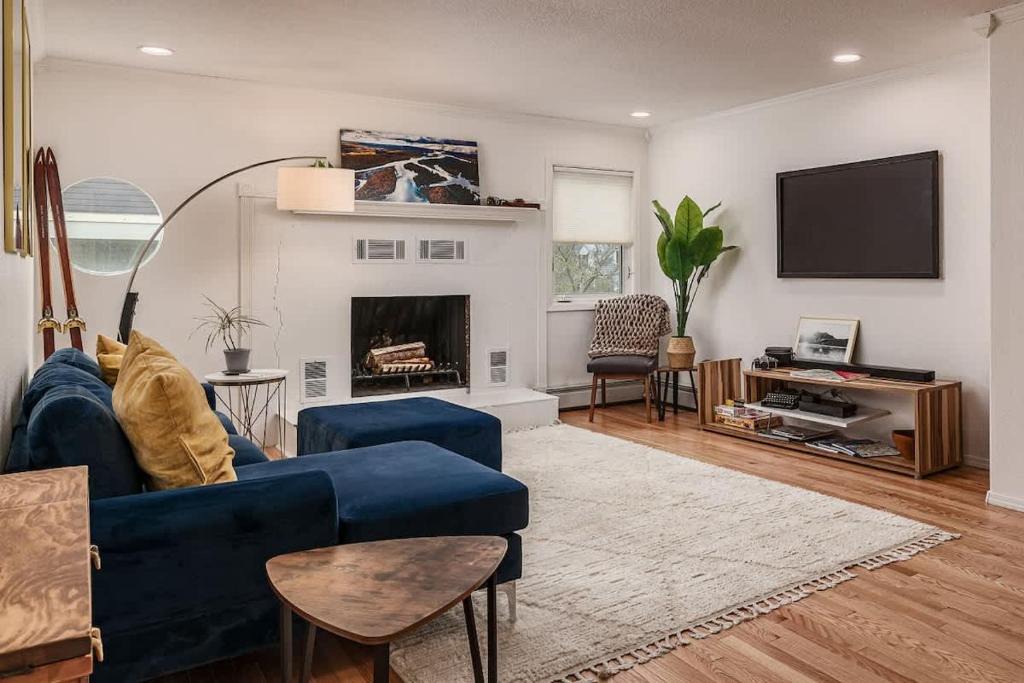 South Addition House | Bootleggers Condo 2 Bedroom Modern Condo in Heart of Downtown