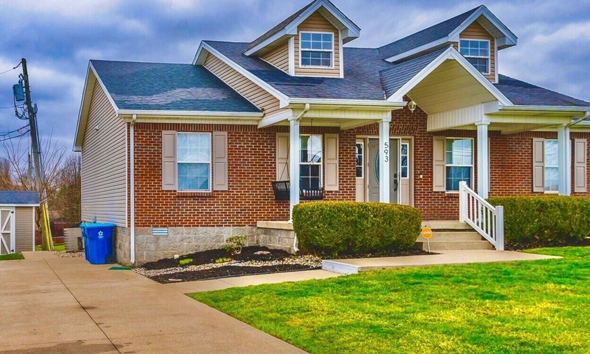 Lawrenceburg House | Bourbon Trail Hot Tub Dog-friendly 3BR 4 beds