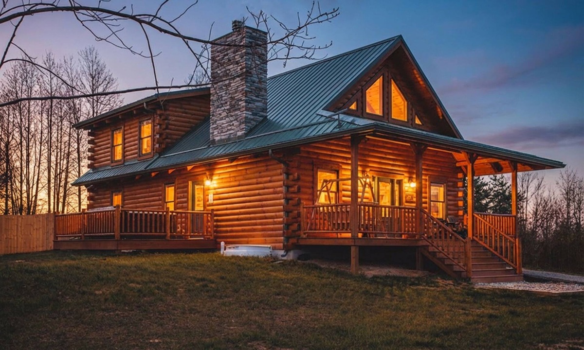 McArthur Cabin | Brand New Pet-Friendly Cabin! Hot-Tub, Fireplace & Game Loft!