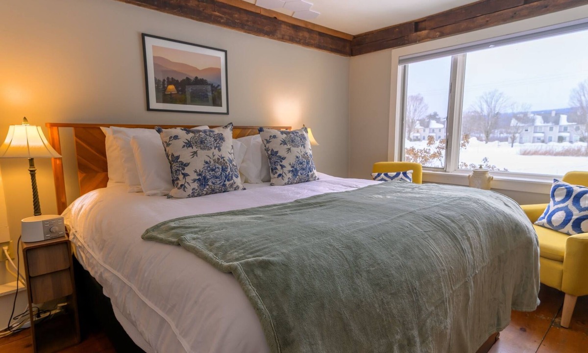 Stowe Bed & Breakfast | Brass Lantern Inn