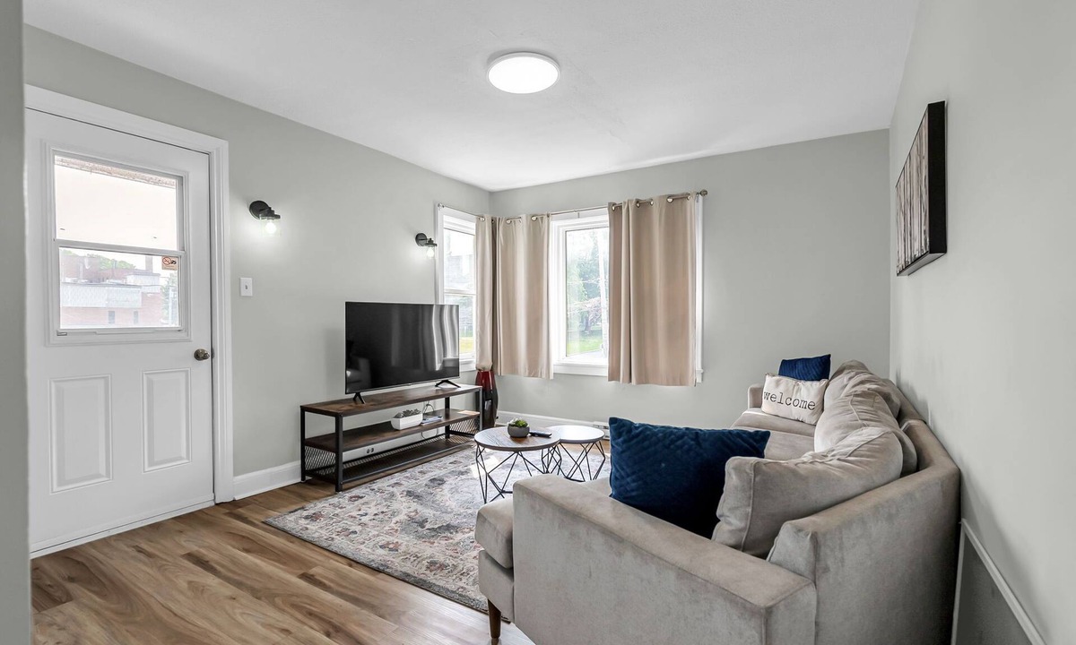 Cornwall Apartment | Bright 1-BR APT, Prime Location 5