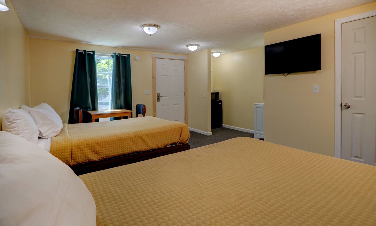 Southern Coast Hotel | Brookside Inn & Cottages