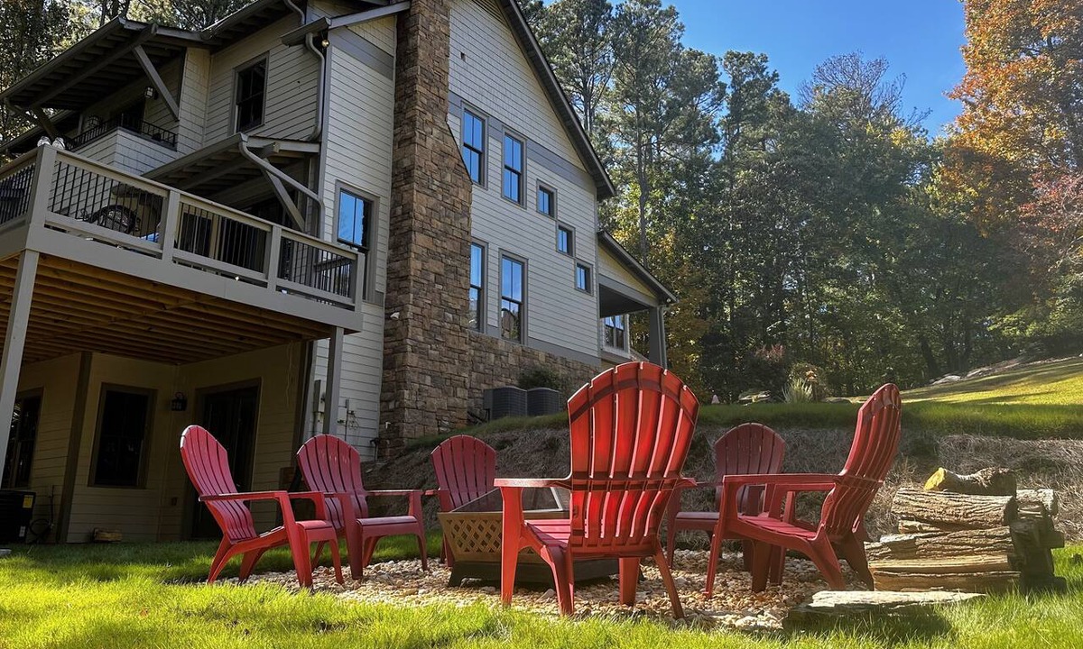 Buford House | Buford Forest Retreat- Fire Pit - 5 bdrms- Sleeps 13 - Water Park, Venues, Golf!