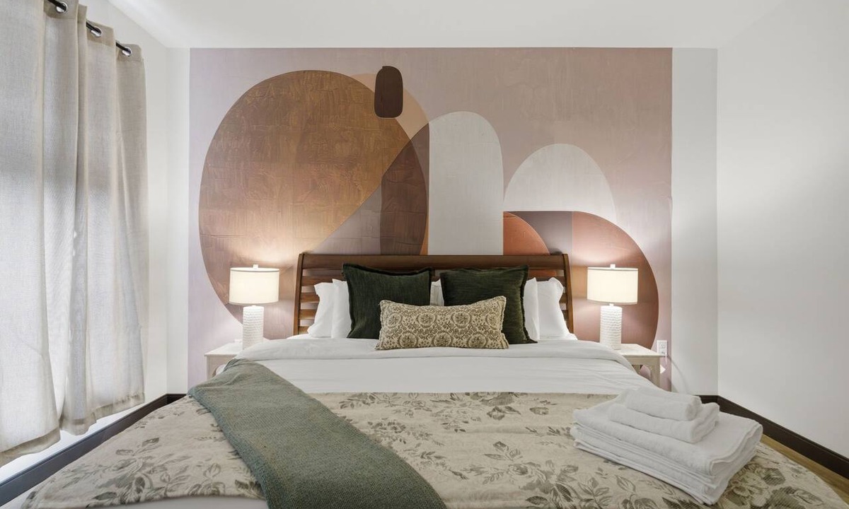 Downtown St. Louis Apartment | Busch Stadium Apt Free Parking: Gated Luxury