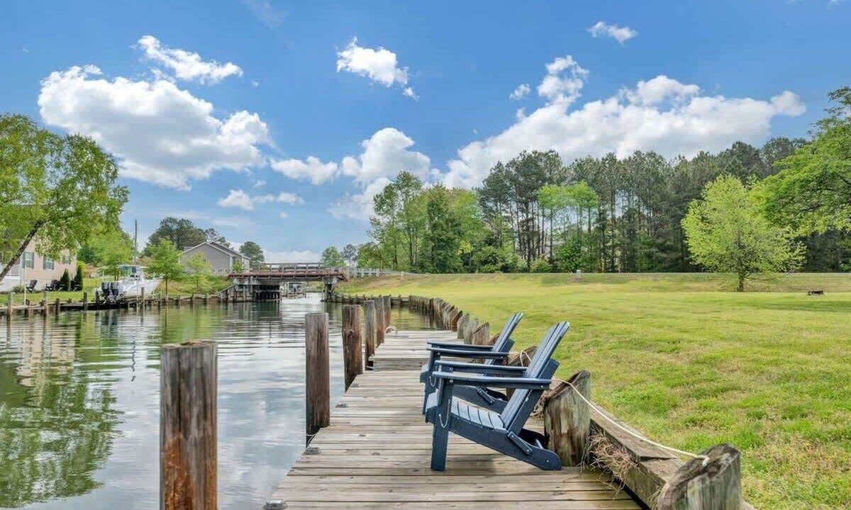 Ocean Pines Condo | Canal Front Golf Retreat w/Dock
