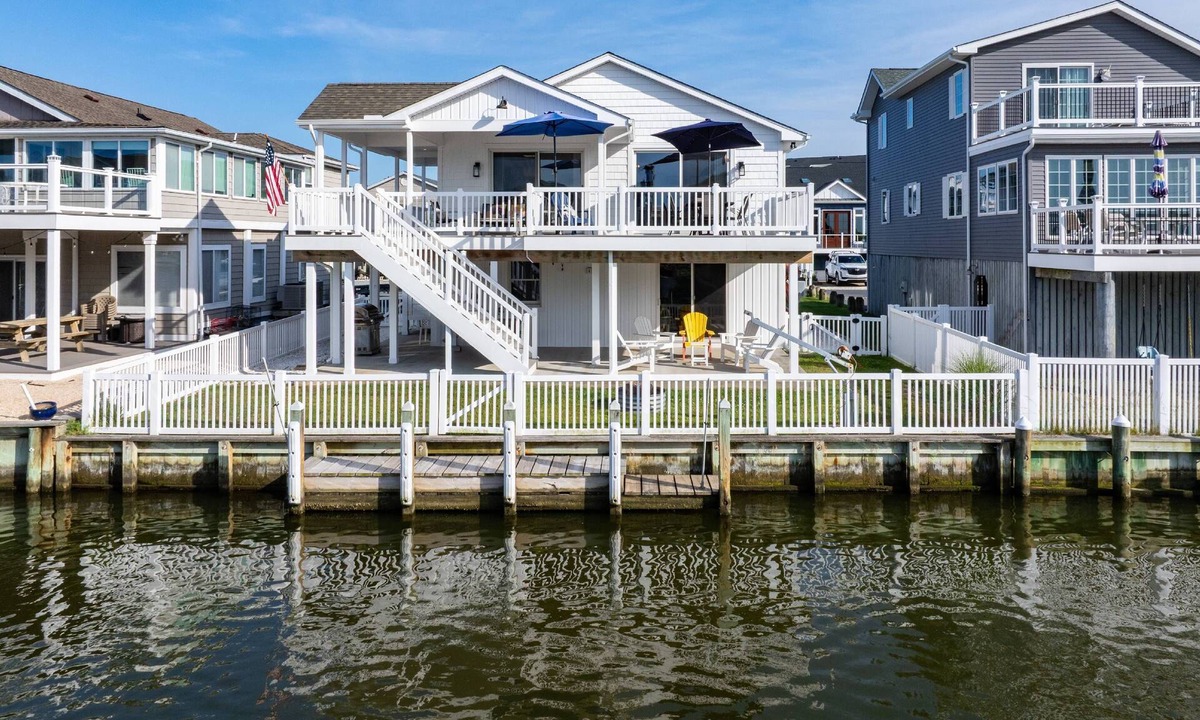 Fenwick Island House | Canal Front Views, Boat Dock, Kayaks, 10" Walk to the Beach, Free Activities inc. Golf at Bear Trap.