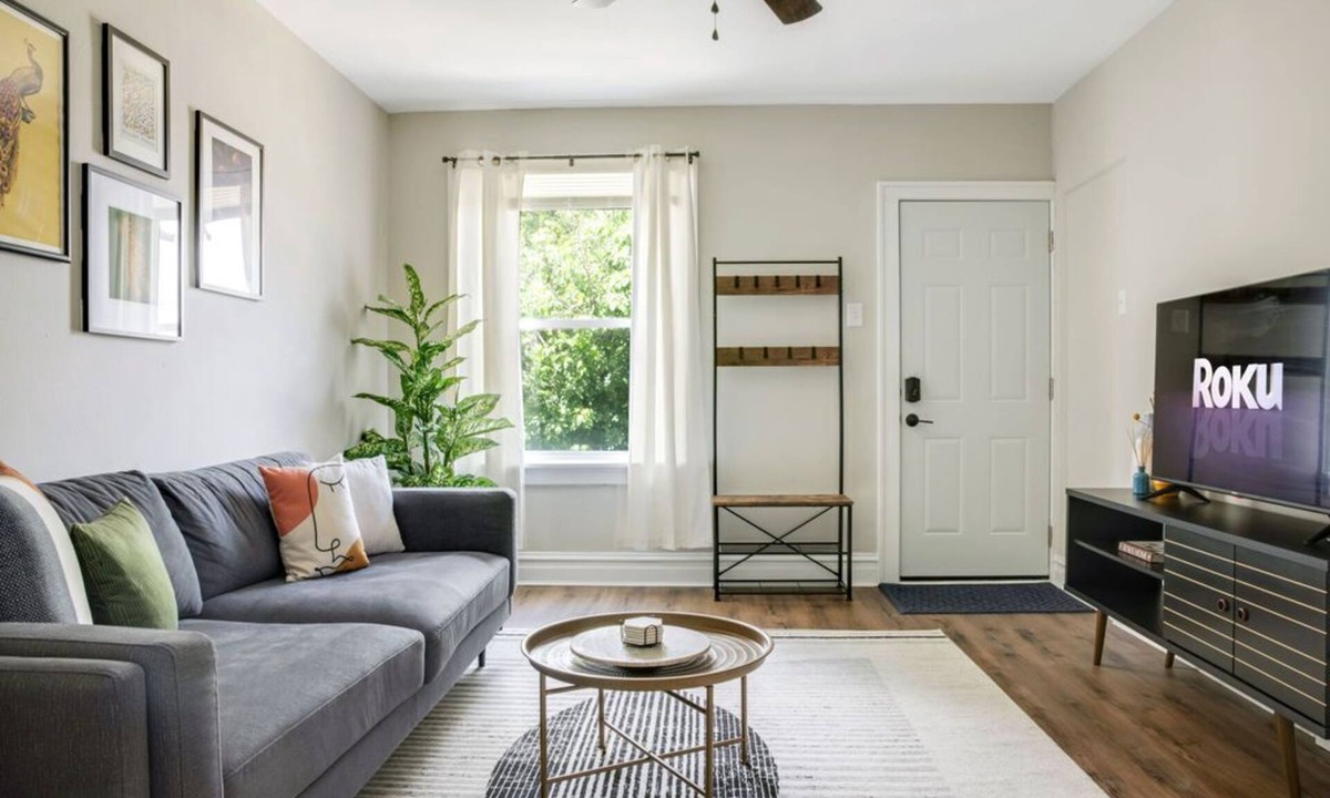 St. Louis Apartment | Central Apt Close to STL Attractions
