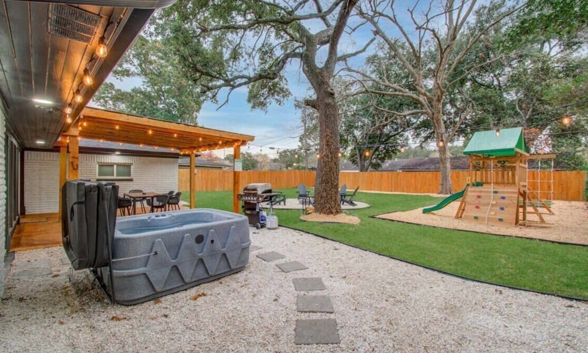 Houston House | Central Convenience x Modern Luxury - Heart of Houston