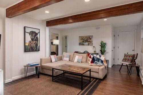 Fairview House | Central Spacious 3BR - 1 Min walk to Sports Arena