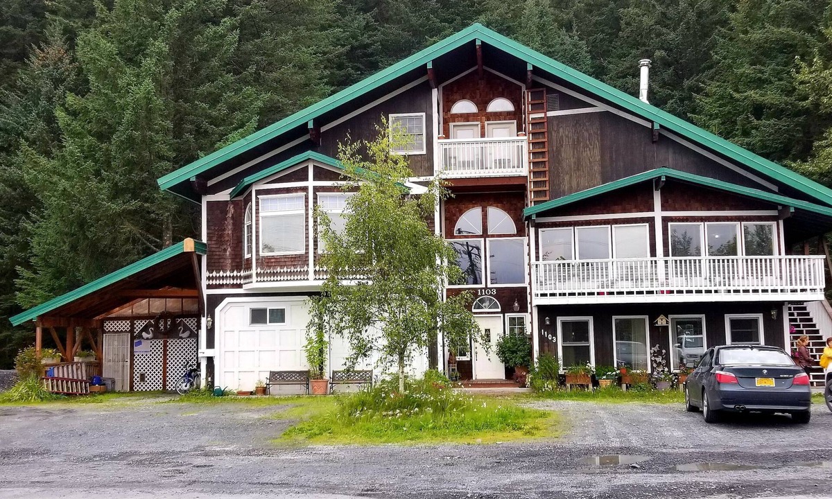 Seward Condo | Chalet of Seward suite C - 1050 SF