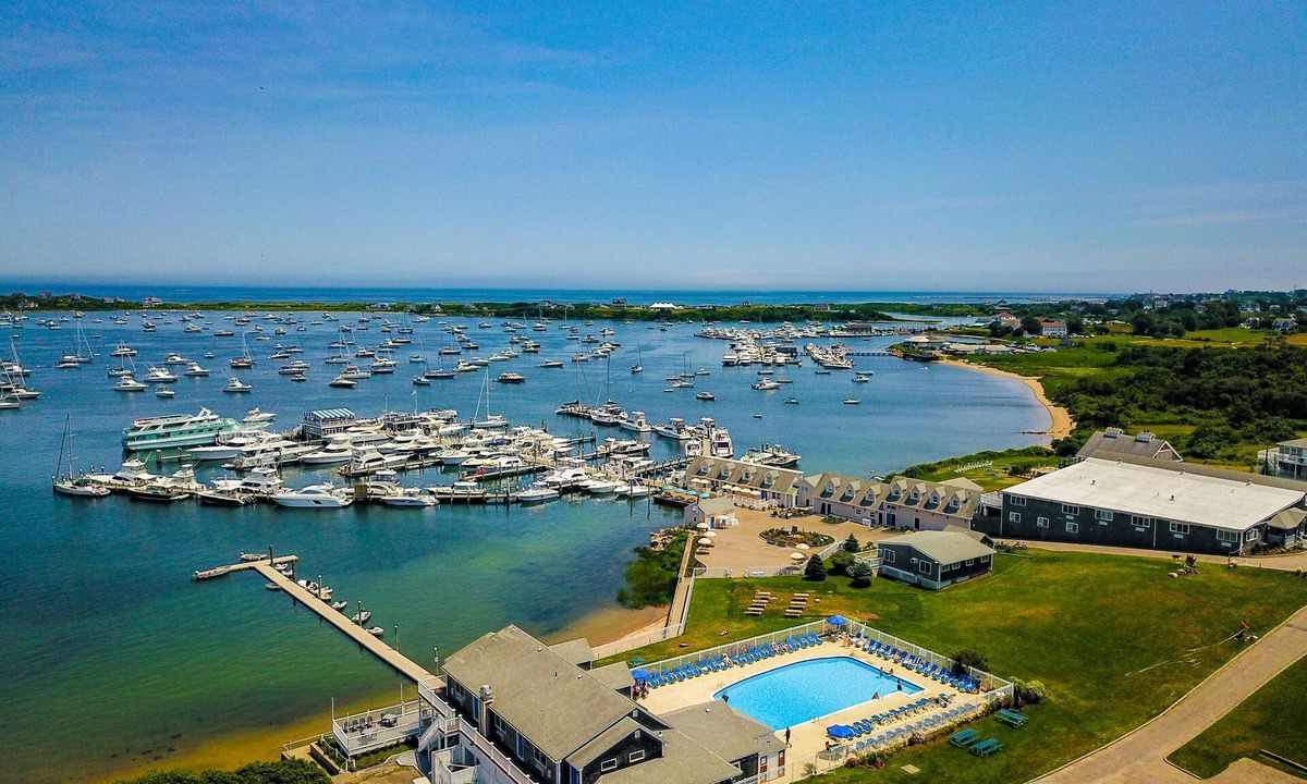 New Shoreham Hotel | Champlin's Marina & Resort