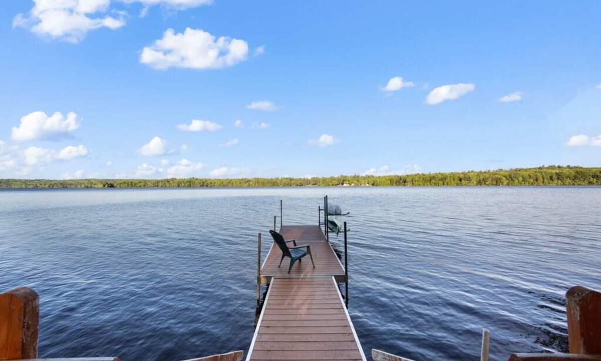 Windsor Cottage | Charming 2-bedroom lakefront cottage in Central Maine with WiFi
