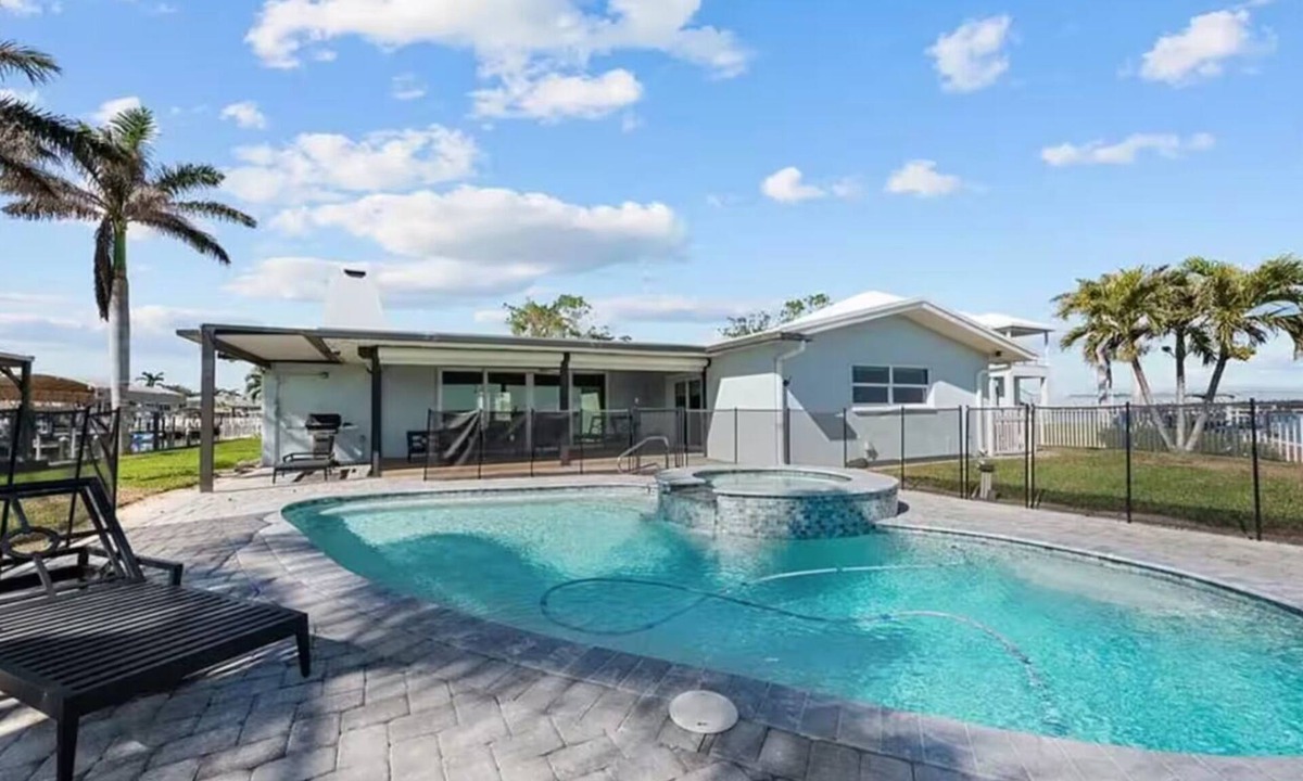 Mid Island House | Charming 3-bedroom Fort Myers Coastal Beach House w/Pool & Hot Tub near Naples