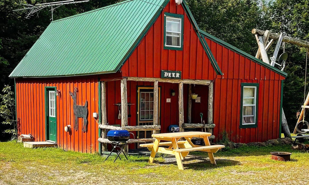 Solon Cottage | Charming 3-bedroom cottage in peaceful Solon with WiFi
