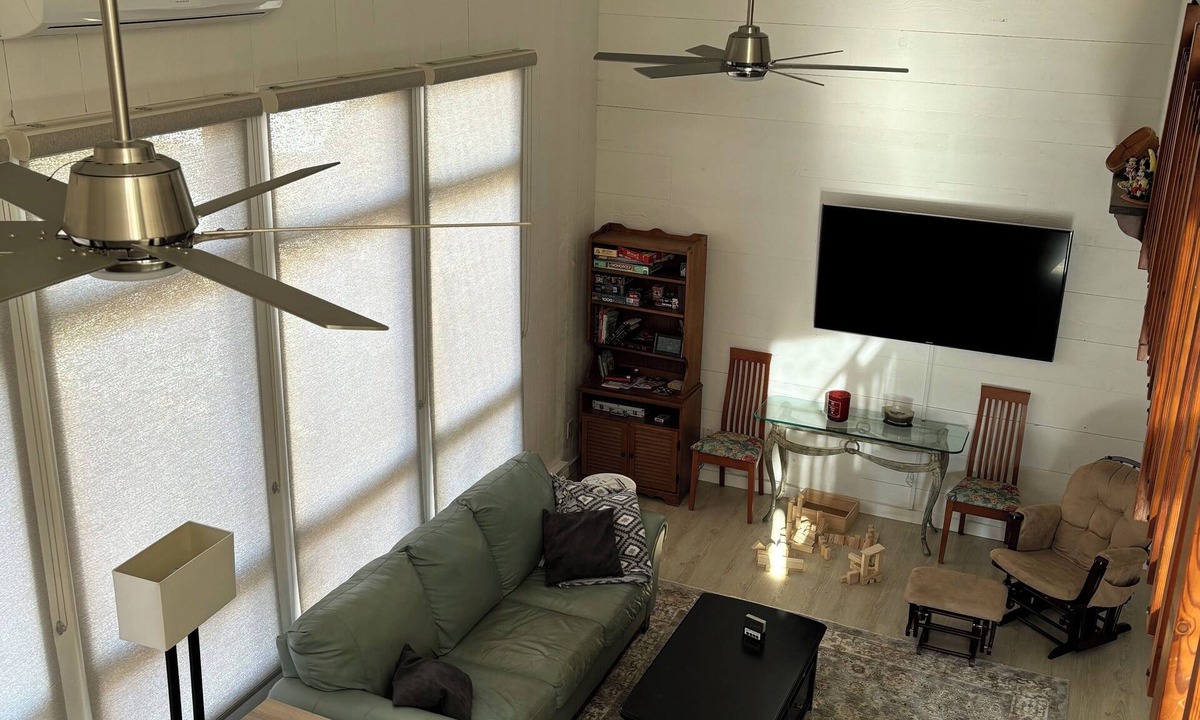 Charlestown House | Charming 3-bedroom townhome-like guest unit with AC and WiFi in QEBA