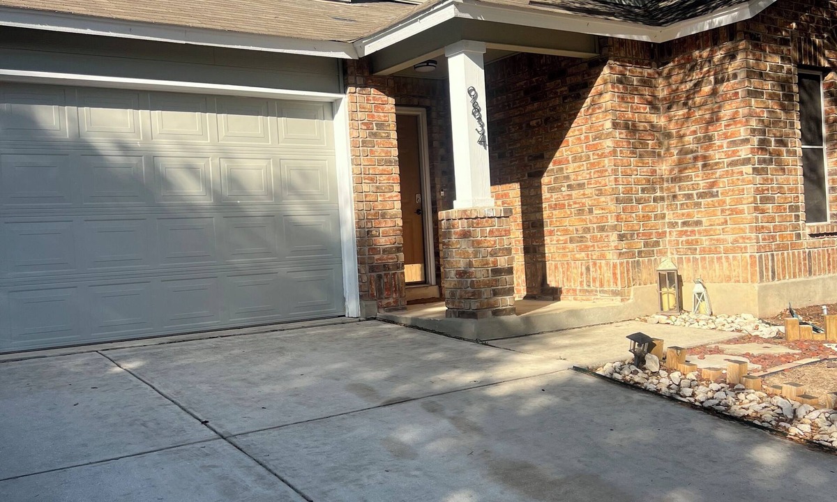 Braun's Farm House | Charming 3-bedroom house with AC, WiFi in pleasant San Antonio