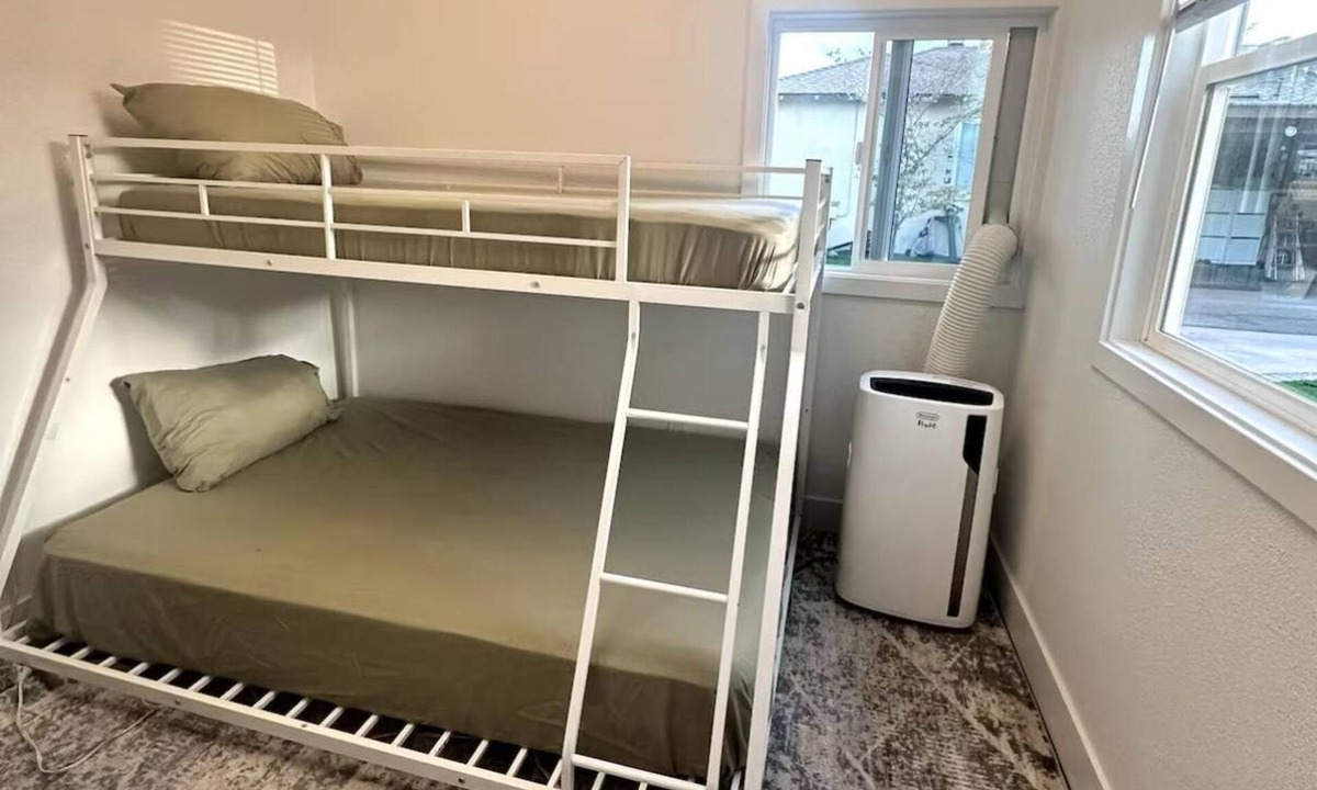 Pleasant Hill House | Charming backyard Guesthouse with 2 bedrooms and WiFi, AC in Pleasant Hill