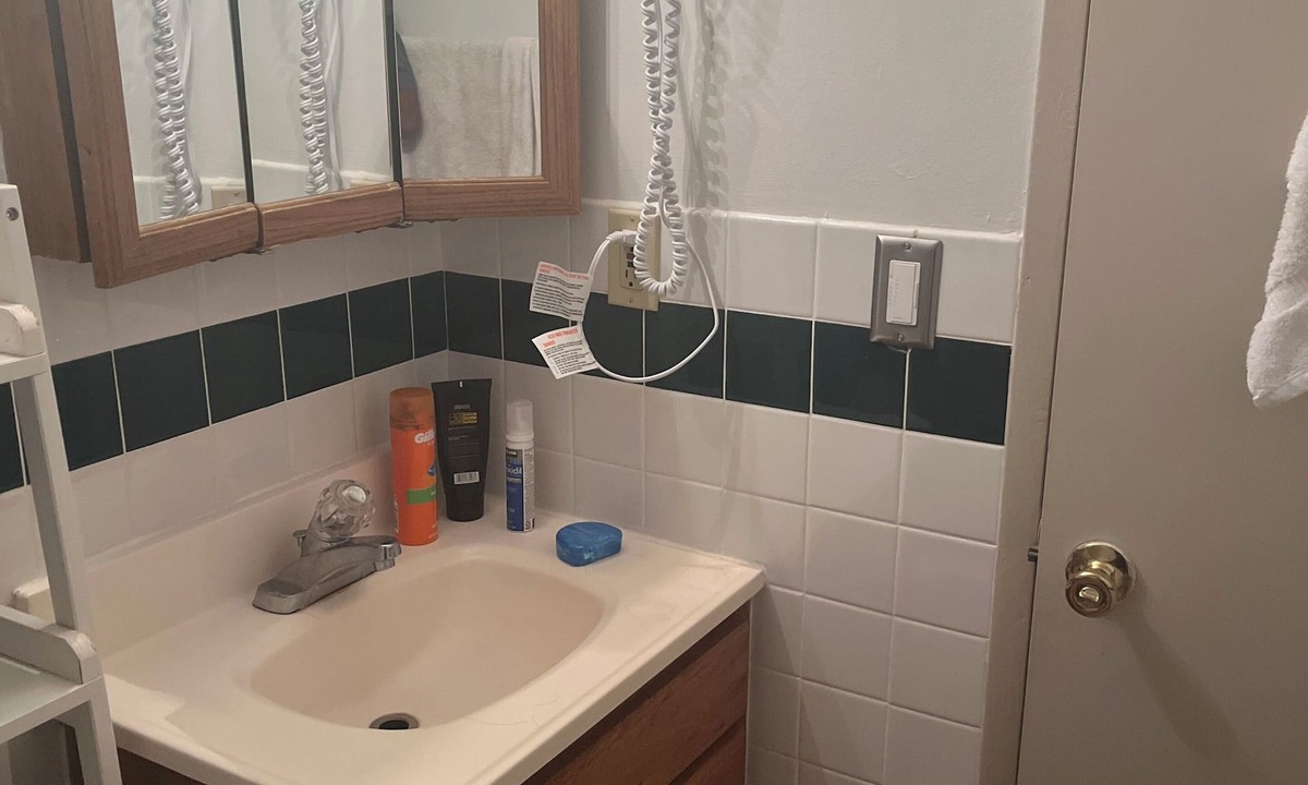 Heritage District House | Charming building in Sunnyvale with WiFi and AC. Walk to Restaurants, Whole Food