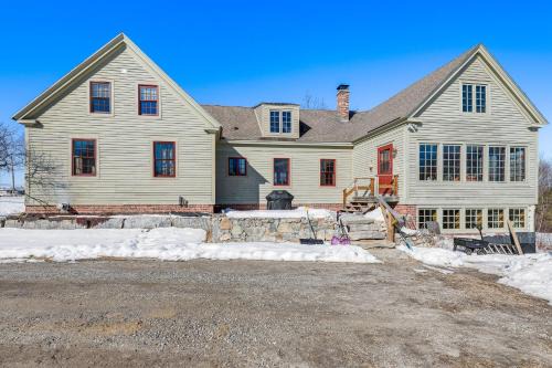 Center Lovell House | Charming Lovell Farmhouse - 17 Acres w/Mtn Views!