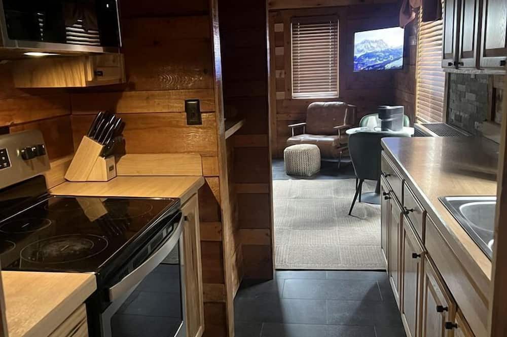 Big Lake Cabin | Charming Rustic Cabin Retreat with Lake Views & Private Deck Near Big Lake Adventures in Wasilla, Alaska