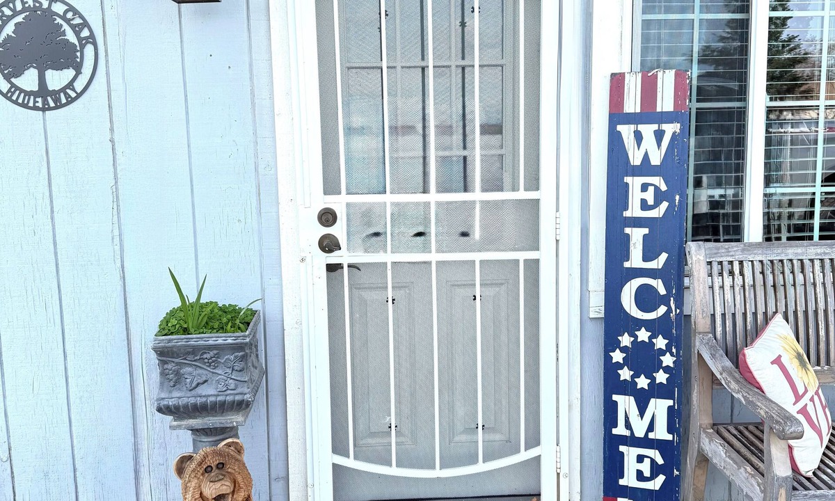 Acampo House | Charming Wine Country Farmhouse - Private Guesthouse in the Vineyards