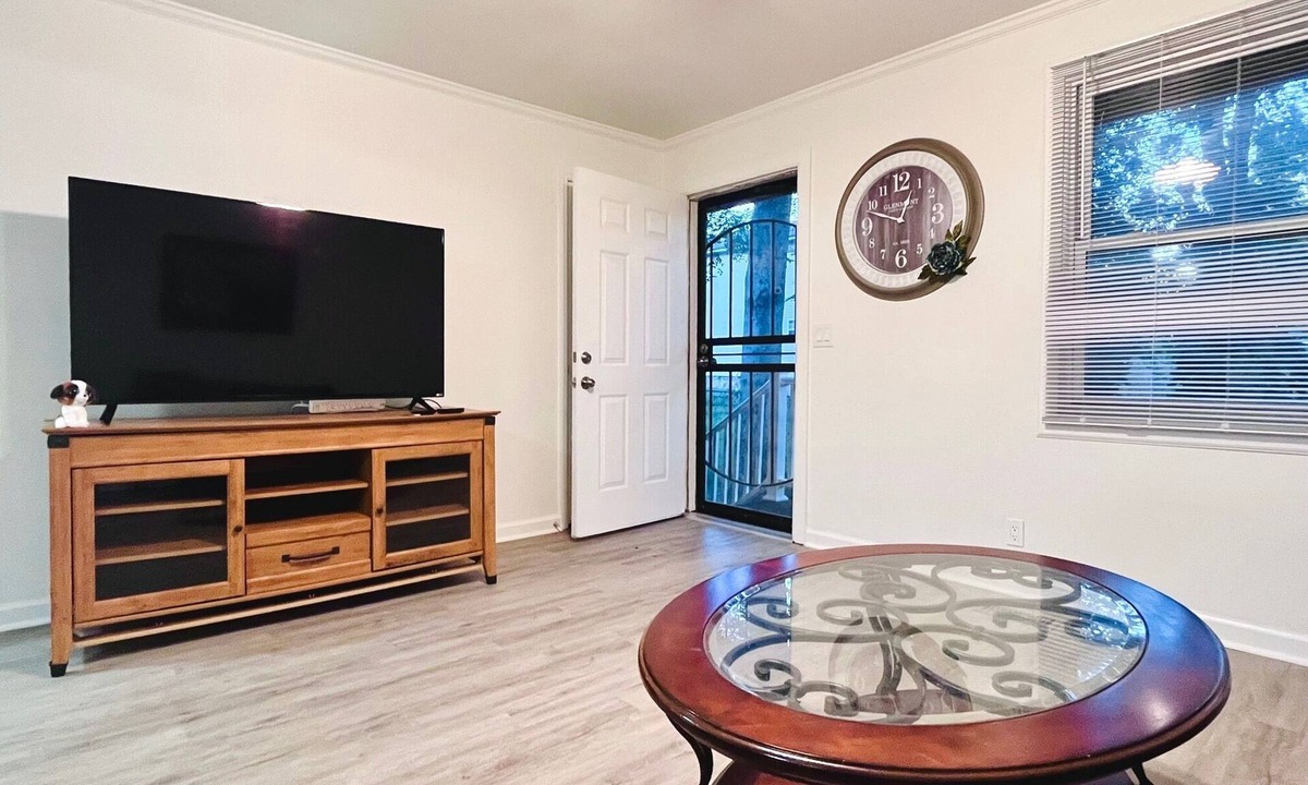 Hadley - Washington Condo | Cheerful fully remodeled Nashville Place, close to downtown