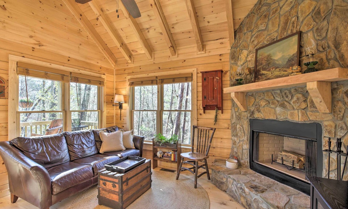 Cherry Log Cabin | Cherry Log Couple’s Cabin Near Hiking & Waterfalls