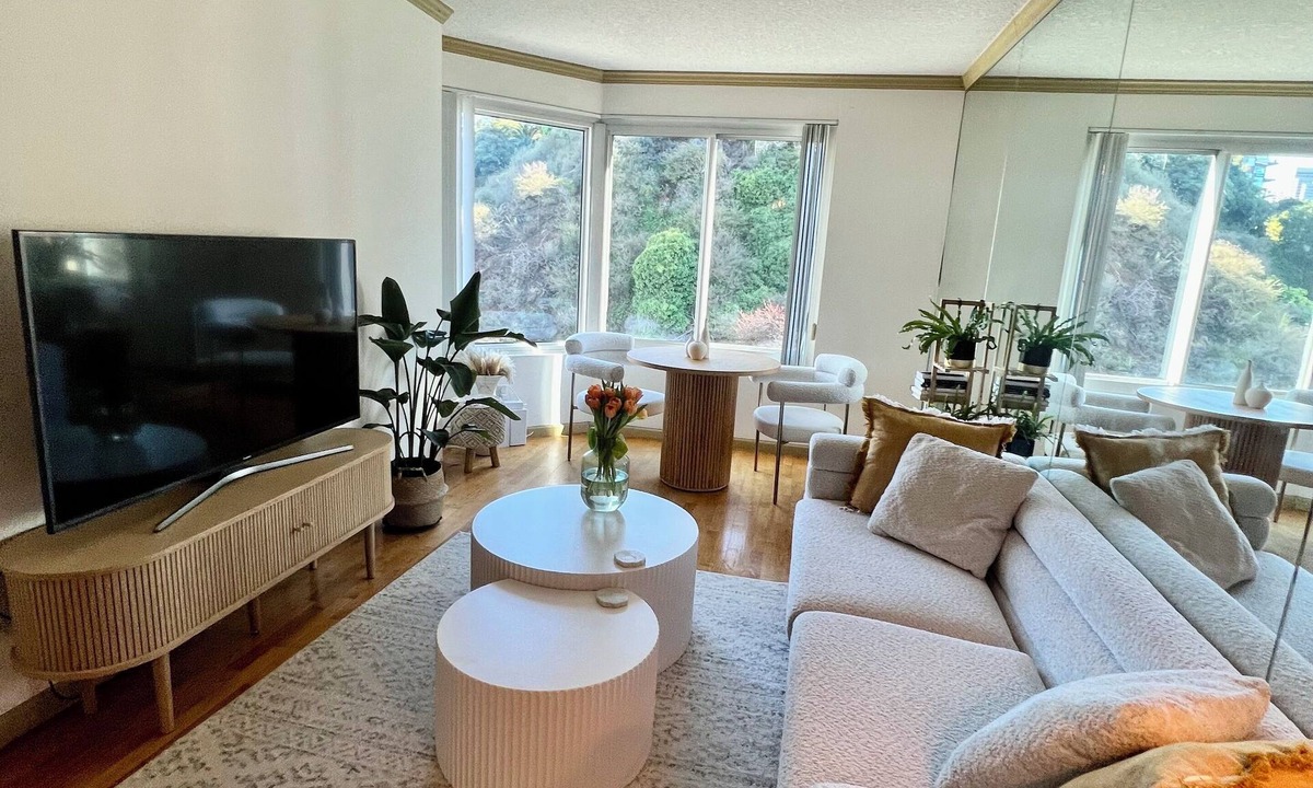 North Beach Apartment | Chic 1-bedroom with fitness room, suna and WiFi in brilliant San Francisco