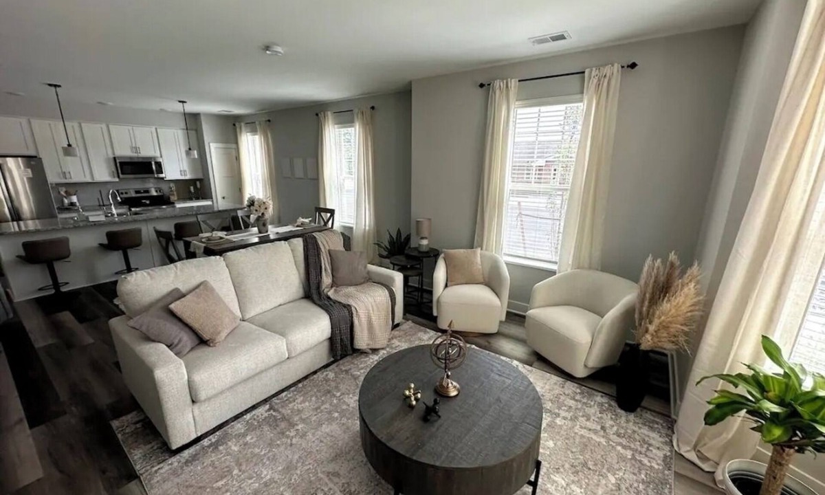 Westerville Apartment | Chic Westerville Retreat Near Uptown Westerville Walk to Coffee Sleeps 6