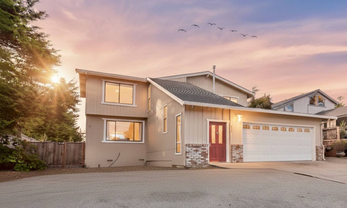 Moss Beach House | Coastal Retreat - 3,000 sqft, Pets Ok, Walk 2 Beach & Tidepools, Surf, see Seals
