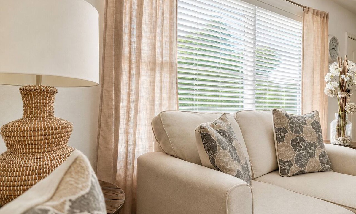 Yacht Club House | Coastal Retreat in Cape Coral's Yacht Club Area - Fenced Backyard