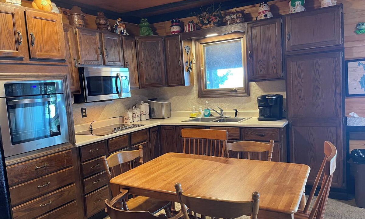 Brownville Cabin | Comfortable 2-bedroom cabin on charming Schoodic Lake in Brownville with AC