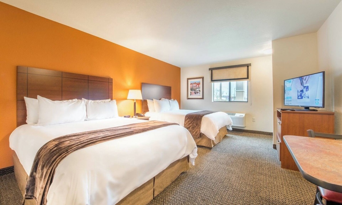 Midtown Anchorage Hotel | Comfortable Pet-Friendly Rooms with In-Room Kitchens and Free Parking Included