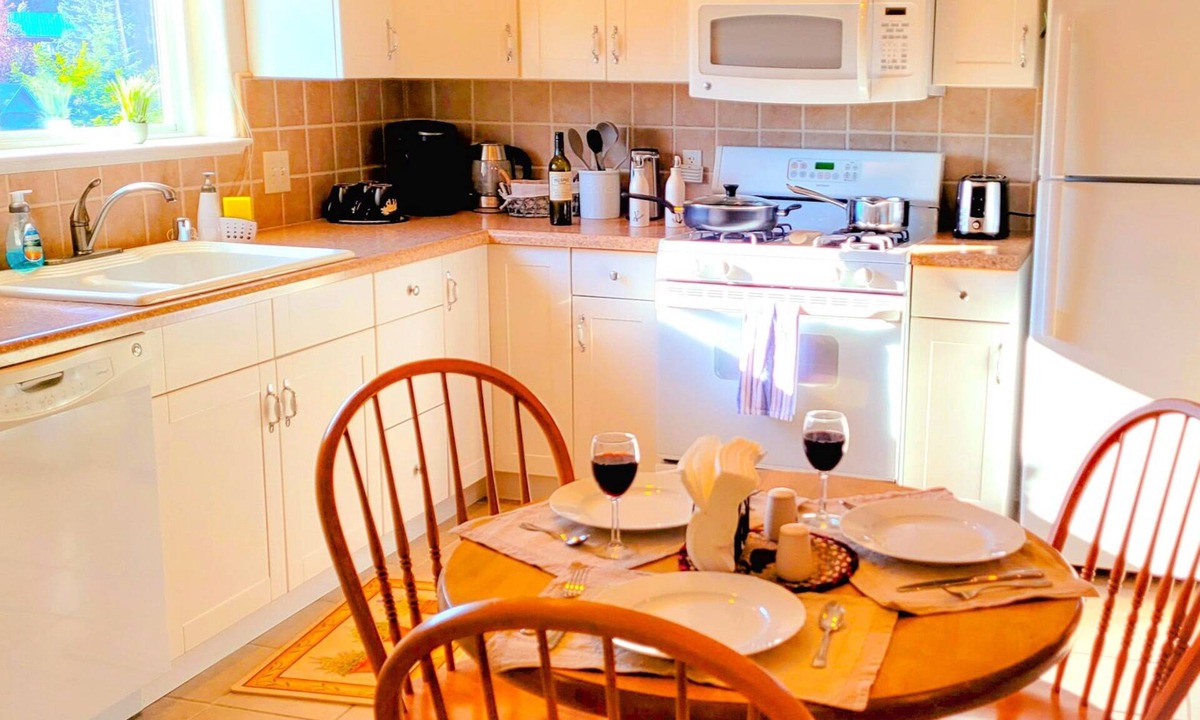 Diamond Ridge Apartment | Comfy Mother-in-law apartment with King Size Bed