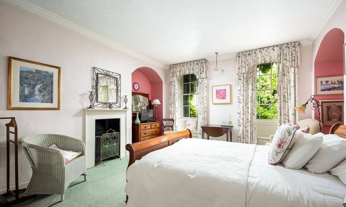 Cross House | Compton House