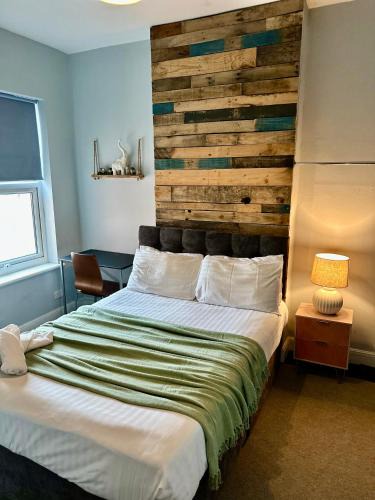 Smethwick House | Contractor Accommodation Birmingham Large 6BR Free Parking