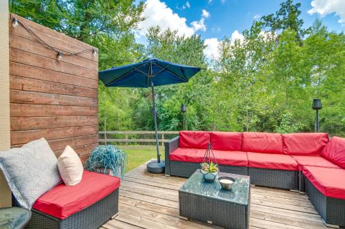 College Station House | Convenient Bryan Townhome w/Patio < 3 Mi to A&M!