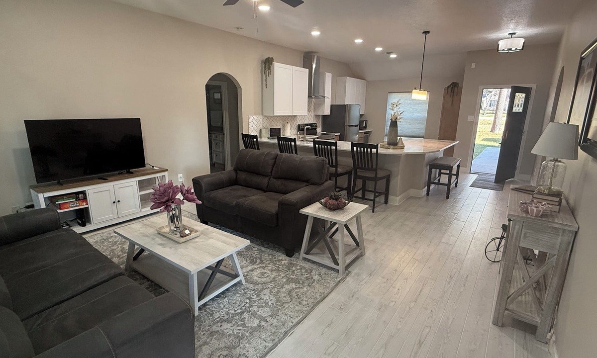 Conroe House | Country charm but close to everything