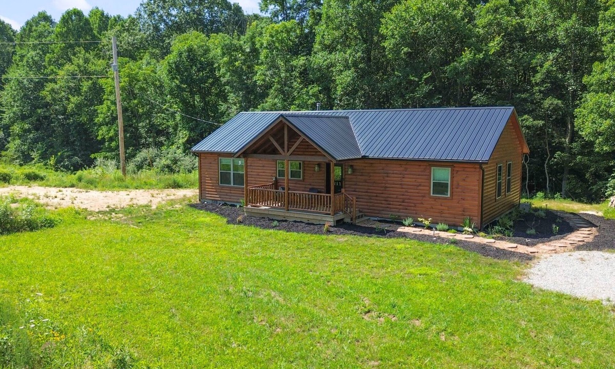 McArthur Cabin | Coyote Creek | Hocking Hills, 40 Acre Retreat