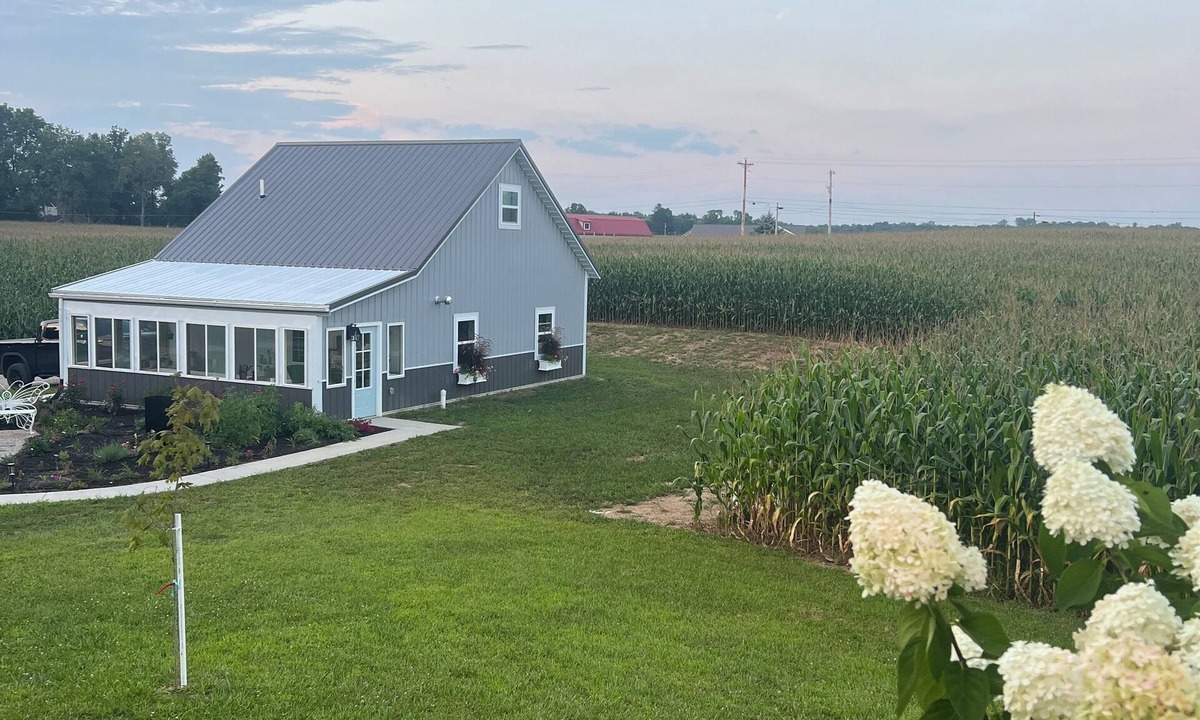 Bellefontaine Cottage | Cozy 1-bedroom open Cottage in Bellefontaine with Country View
