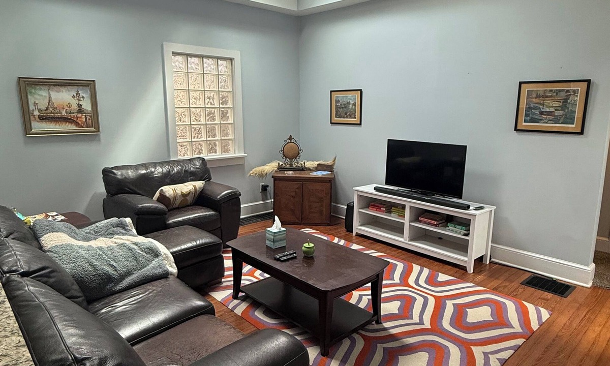 Columbus House | Cozy 2-bedroom village carriage house in Columbus' Historic German Village area