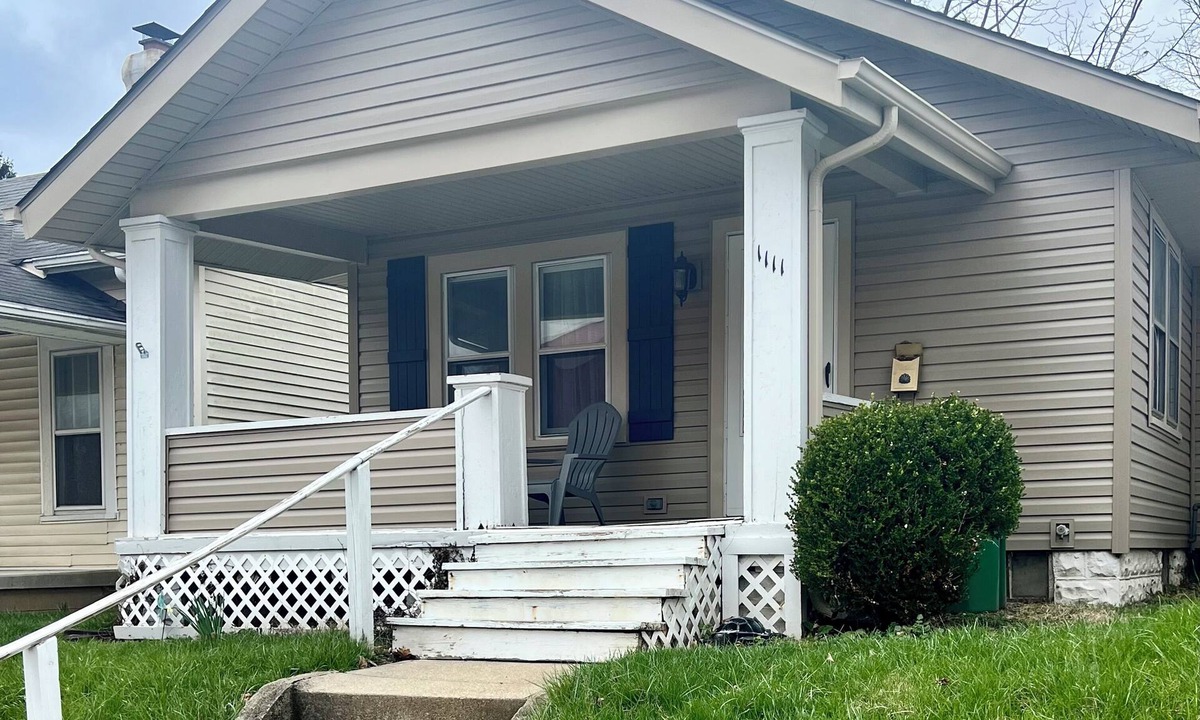 Springfield House | Cozy Bungalow near downtown and Wittenberg