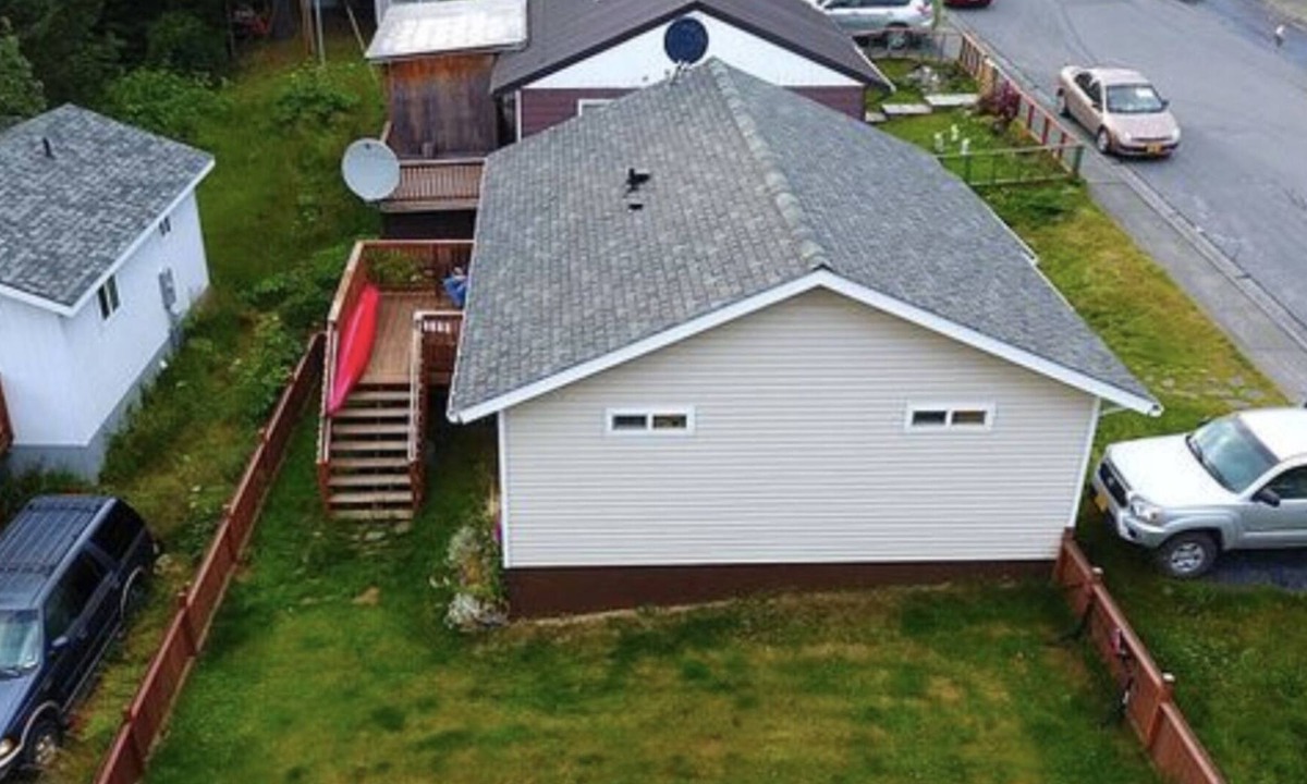 Kodiak House | Cozy Emerald Island home- walking distance to downtown Kodiak!