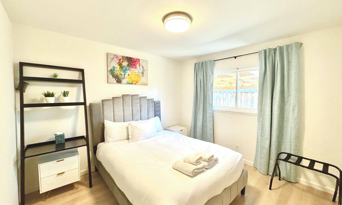Concord House | Cozy Home with Wifi, AC, Washer & Dryer Near Napa, SF, Hospitals & Bay Area!